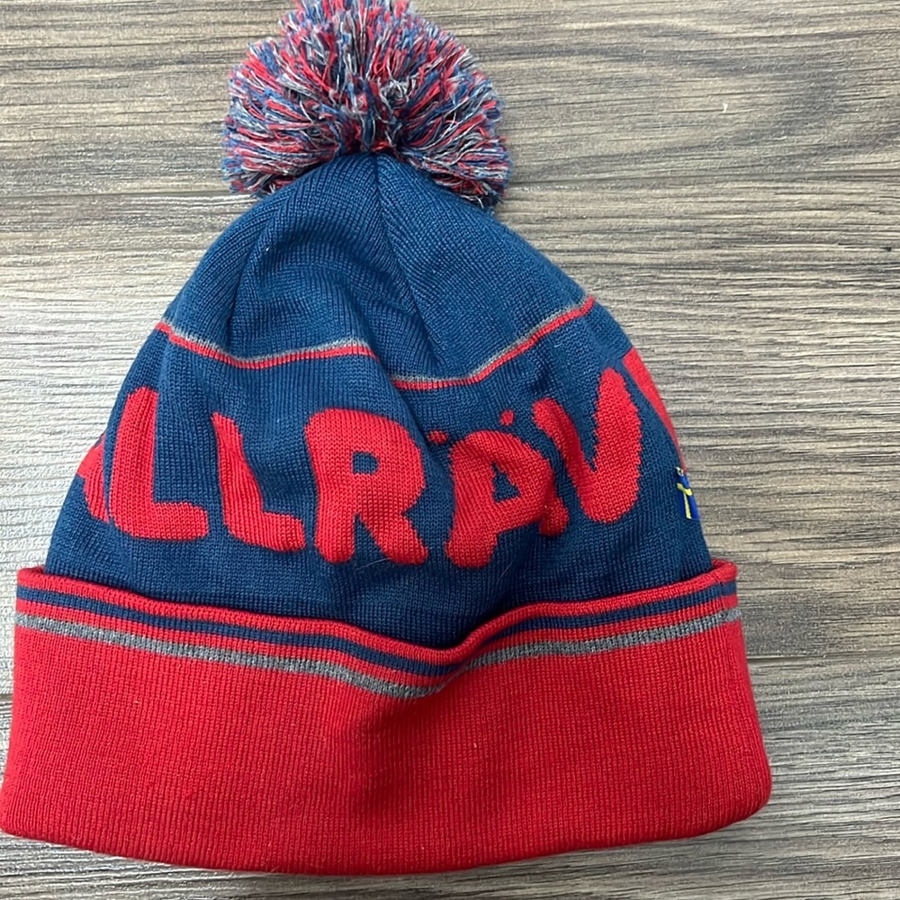 FJALLRAVEN | Blue and Red Pom Pom Hat